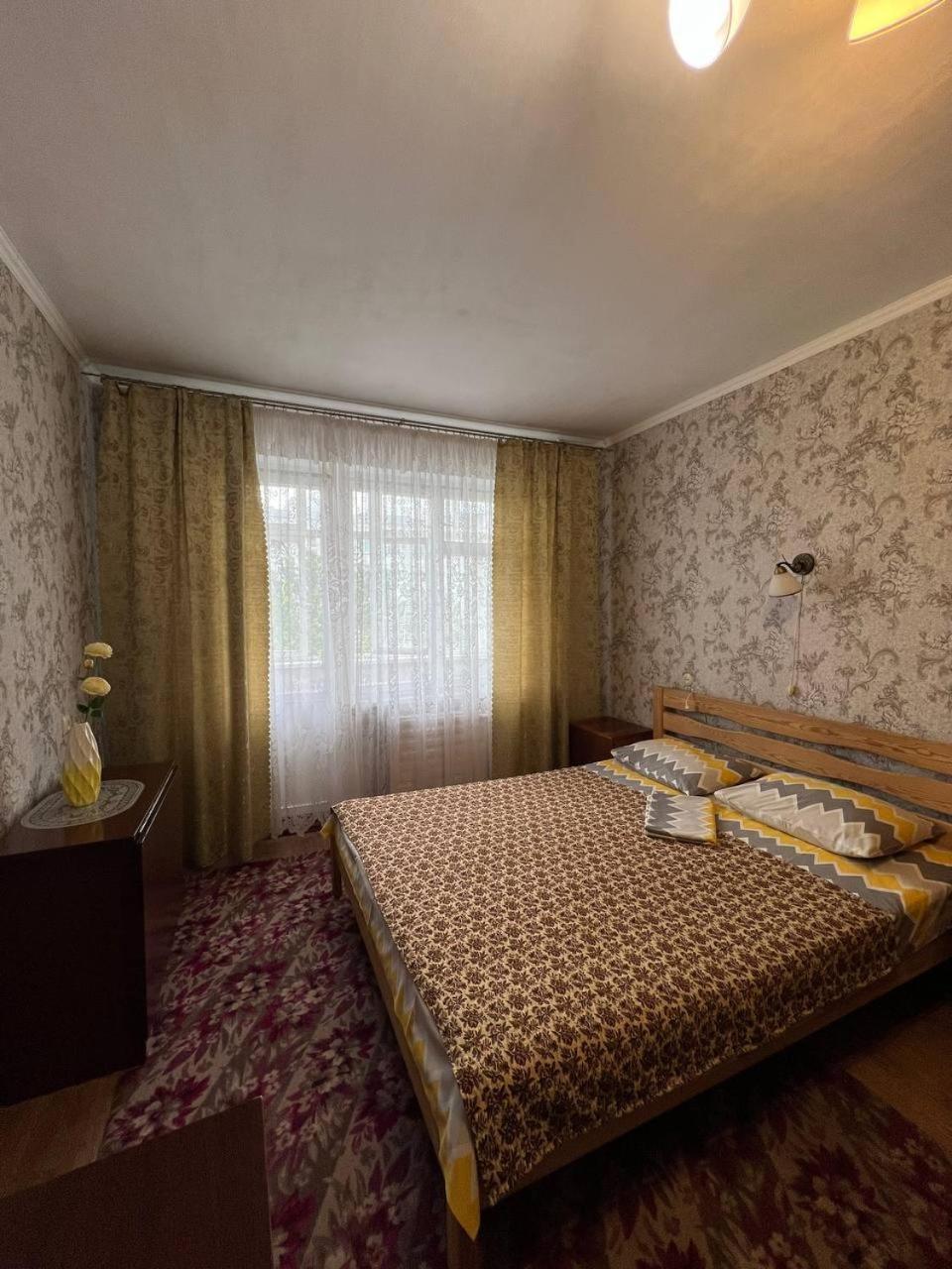 Уютная Квартира Посуточно Улица Белова TTchernihiv Extérieur photo